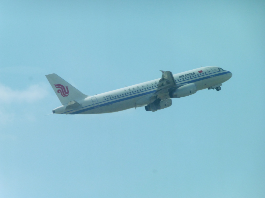 AIR CHINA  A320  B-6882