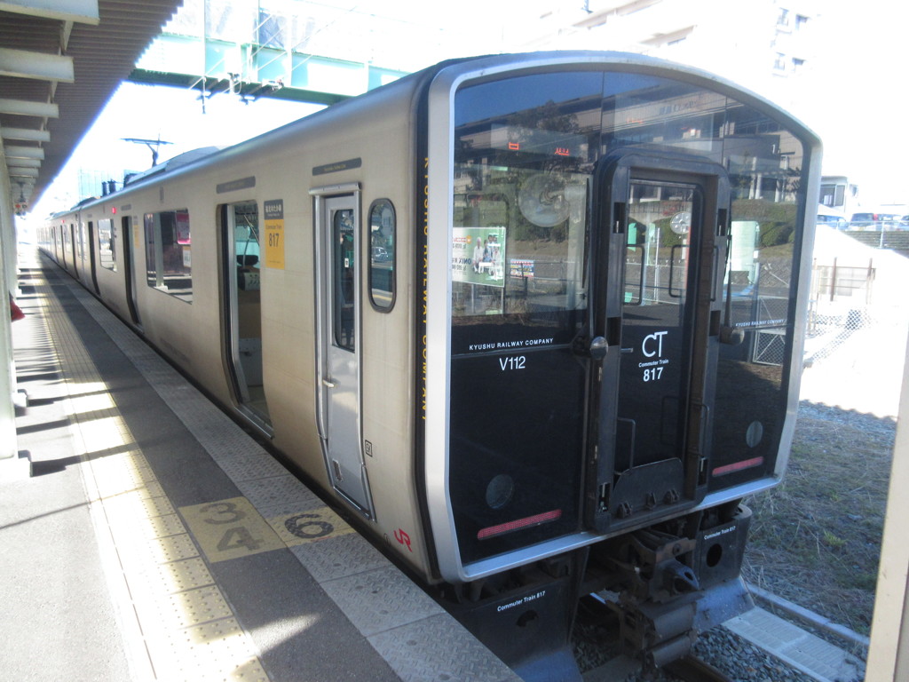篠栗線の817系を目の前から