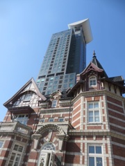 目の前から見る門司港レトロ展望台