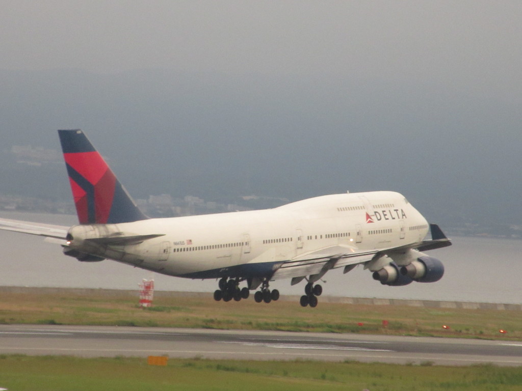 DELTA  B747着陸 N661US
