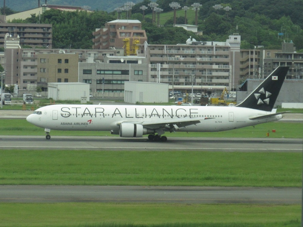 ASIANA B767-300 HL7516　①