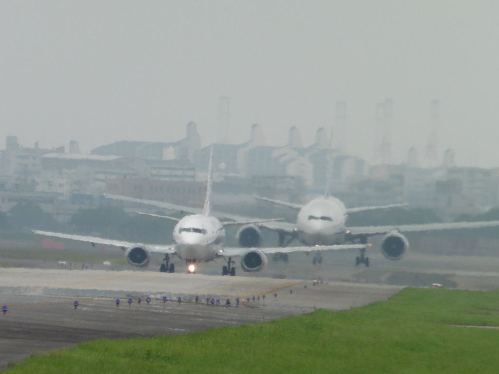 R34へ向かってくる2機の機体