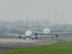 R34へ向かってくる2機の機体