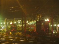夜の車両基地にて