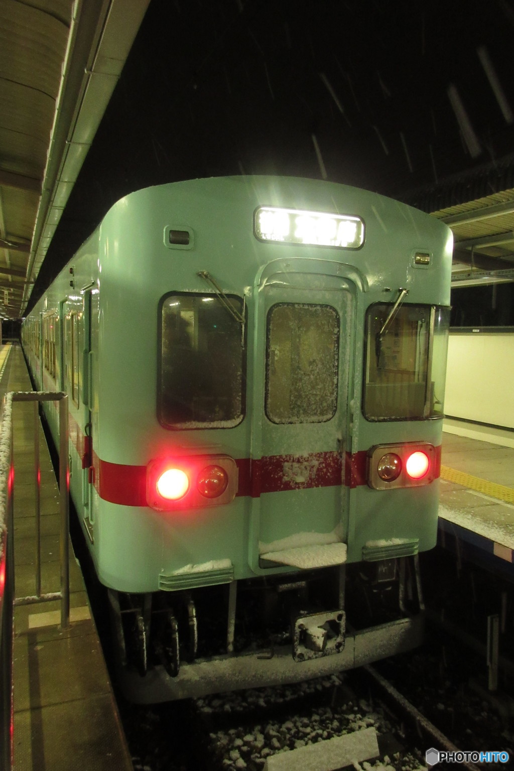 雪をうっすら被った西鉄電車　5507