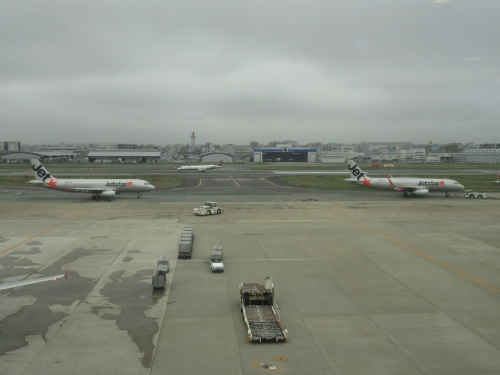 ジェットスター２機同時出発①