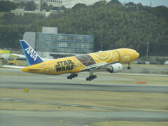 ANA　C-3PO  JA743A離陸