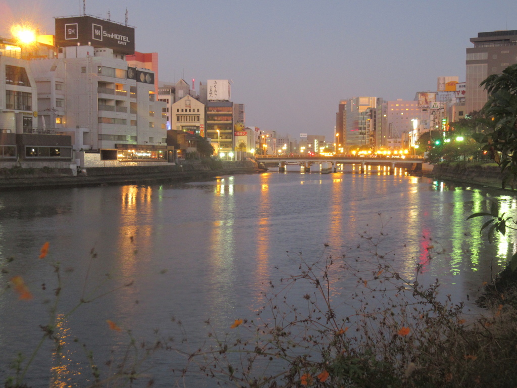 朝早くの中州の光景