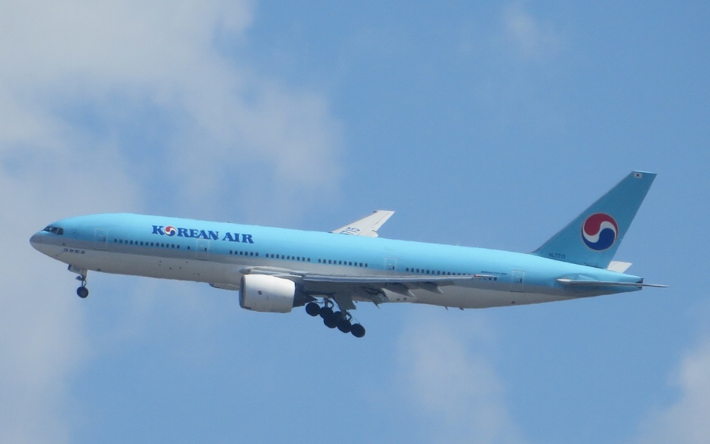 KOEAN　AIR　B777-200のサークリングアプローチ
