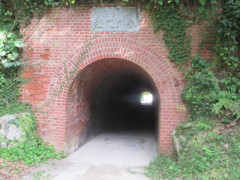 大宰府天満宮近くのトンネル