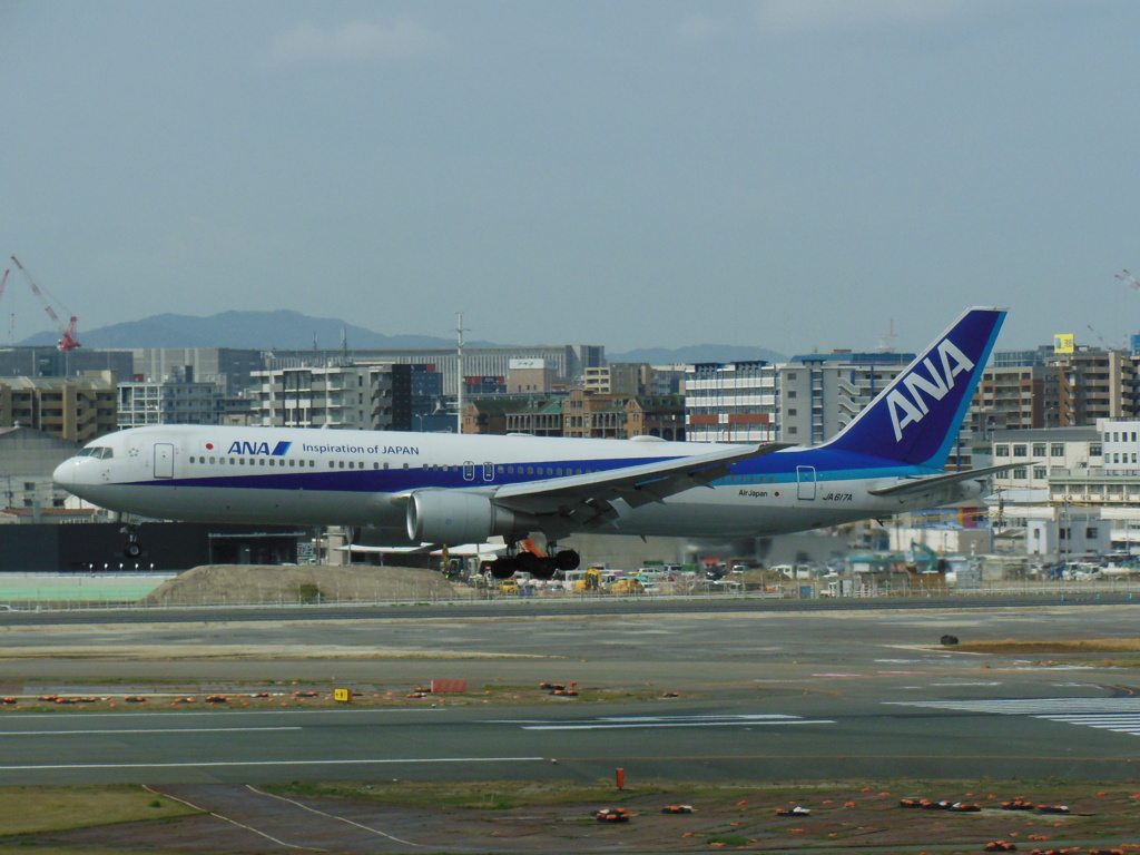 ANA  B767-300ER 福岡空港へランディング　③