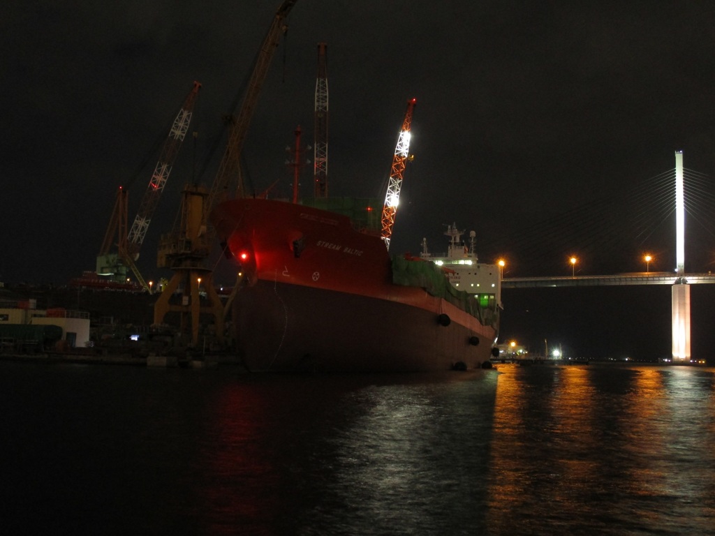福岡市中央区長浜　夜の須崎埠頭にて　②
