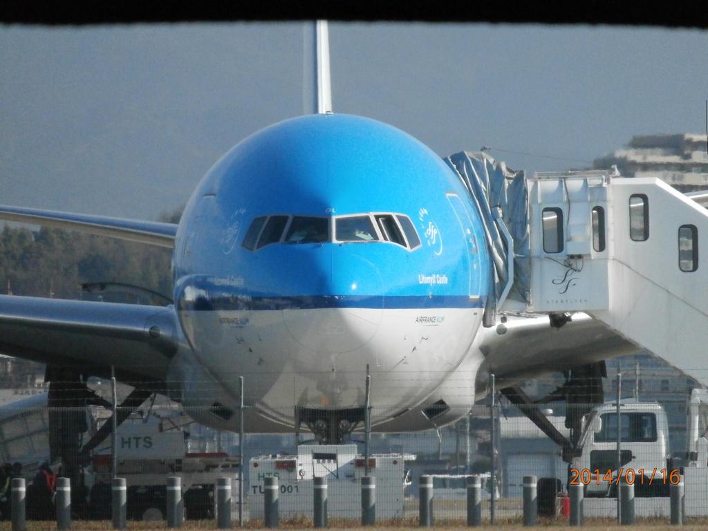 目の前から見たKLM