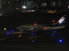 ANA B737ドルフィンの離陸待機