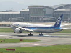 ANA  B787-9  JA897A  福岡空港にて　②