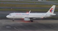 中国東方航空　　A320  B-1678