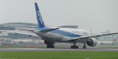 ANA　B777-200離陸滑走