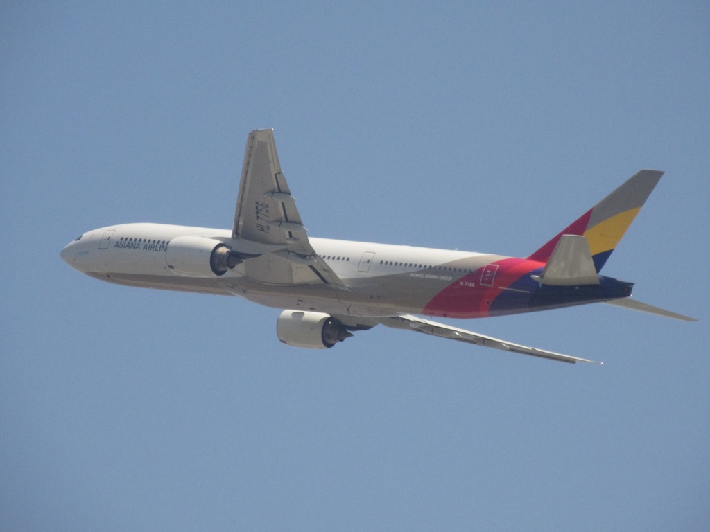 ASIANA  B777-200