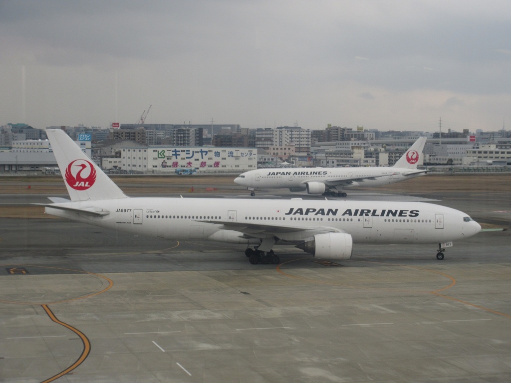 ２機のJAL　B777