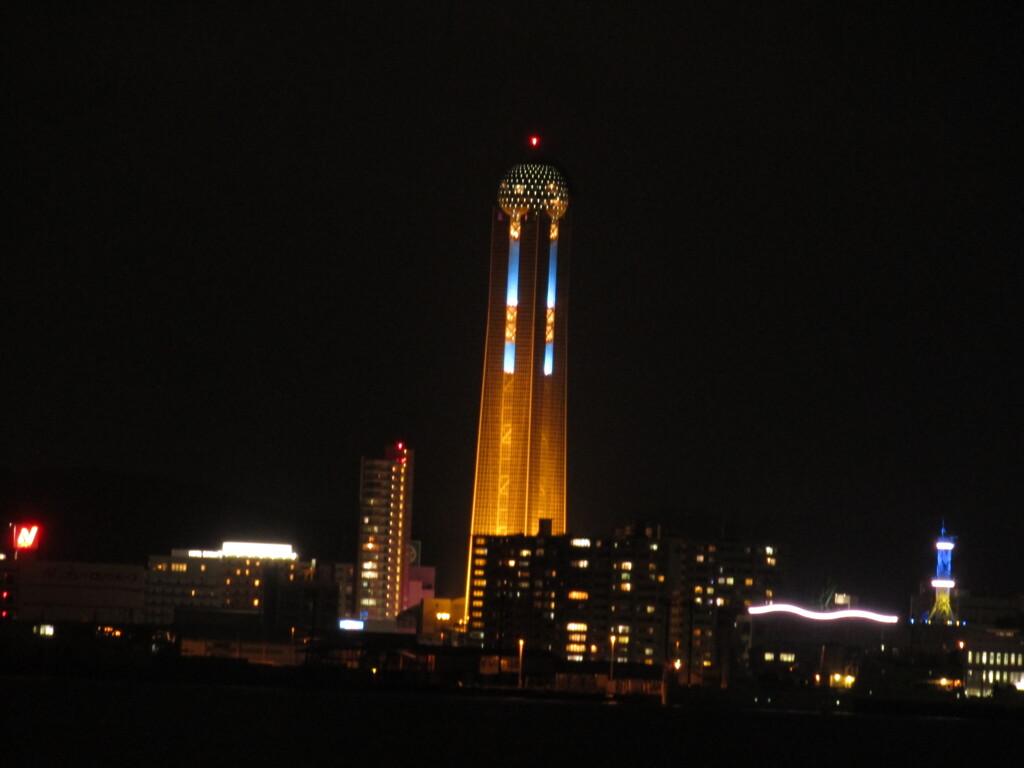 夜の門司港　④