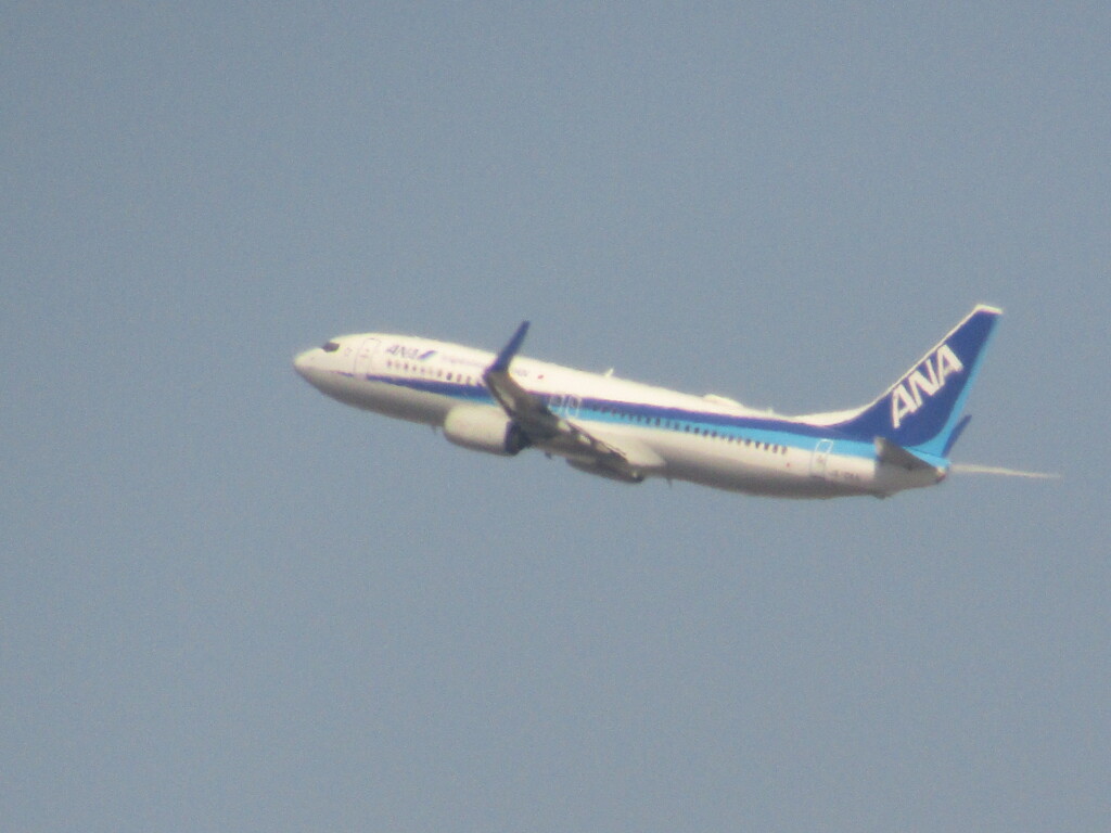 博多シティ屋上より　ANA B737-800の離陸