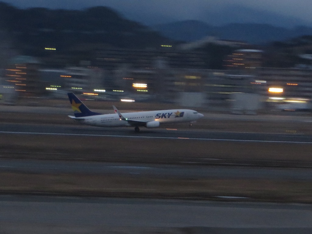 夕暮れ時の離陸②