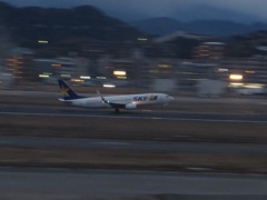 夕暮れ時の離陸②