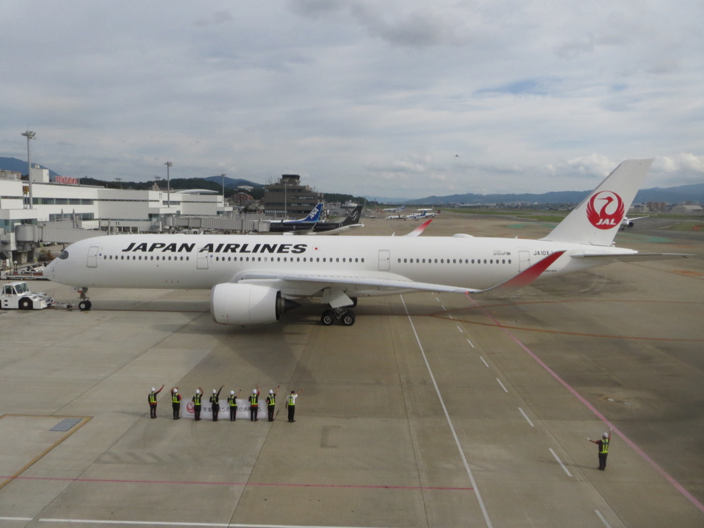 JAL  A350　福岡空港出発　①