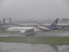 タイ国際航空　B777-200　HS-TJH離陸