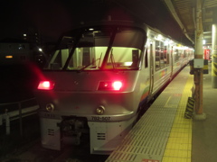 二日市駅停車の783系CM33