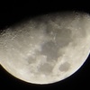 月の表面を観察
