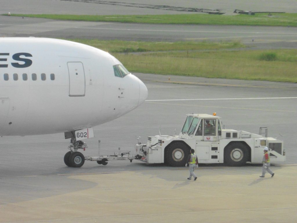 ＪＡＬ　Ｂ７６７出発