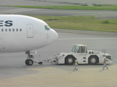 ＪＡＬ　Ｂ７６７出発