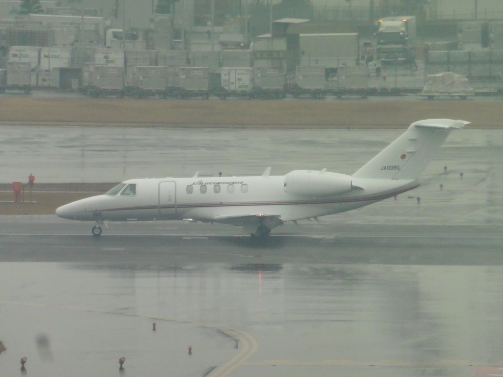 雨の福岡空港⑤