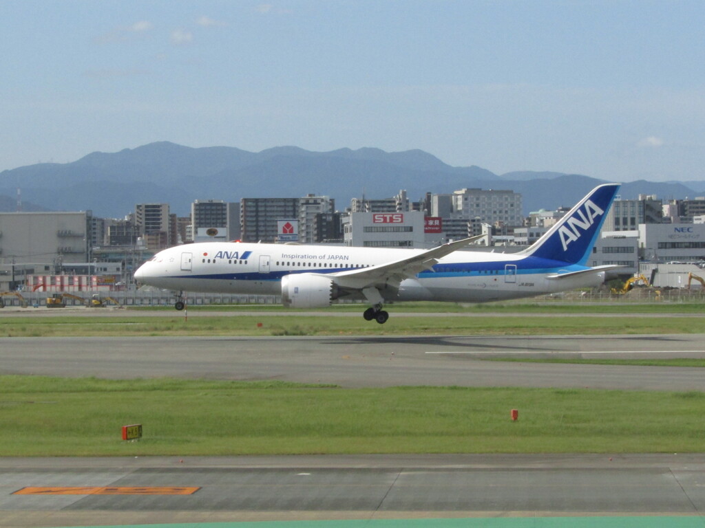 ANA  B787-8  JA819A