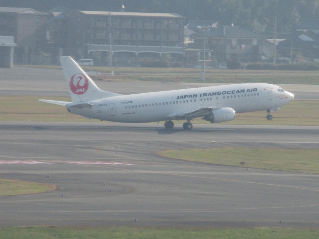 日本トランスオーシャンB737離陸