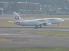 日本トランスオーシャンB737離陸