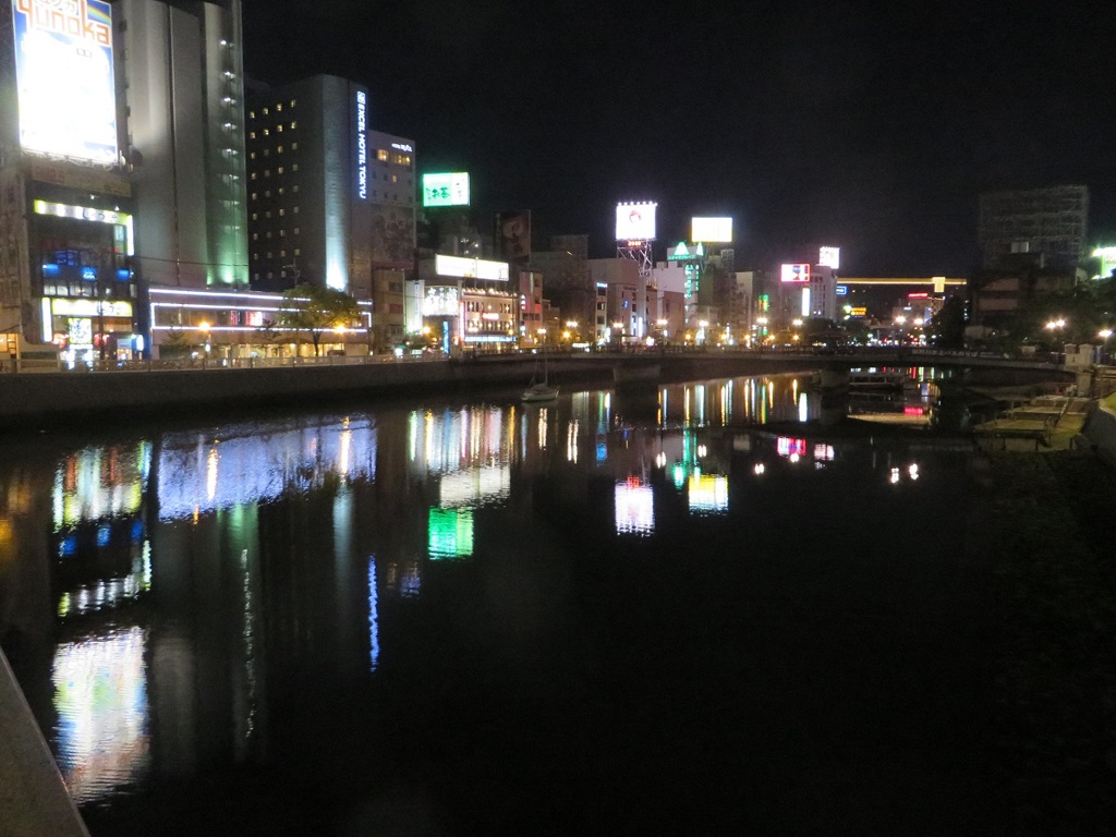 連休最後の夜の街並み②