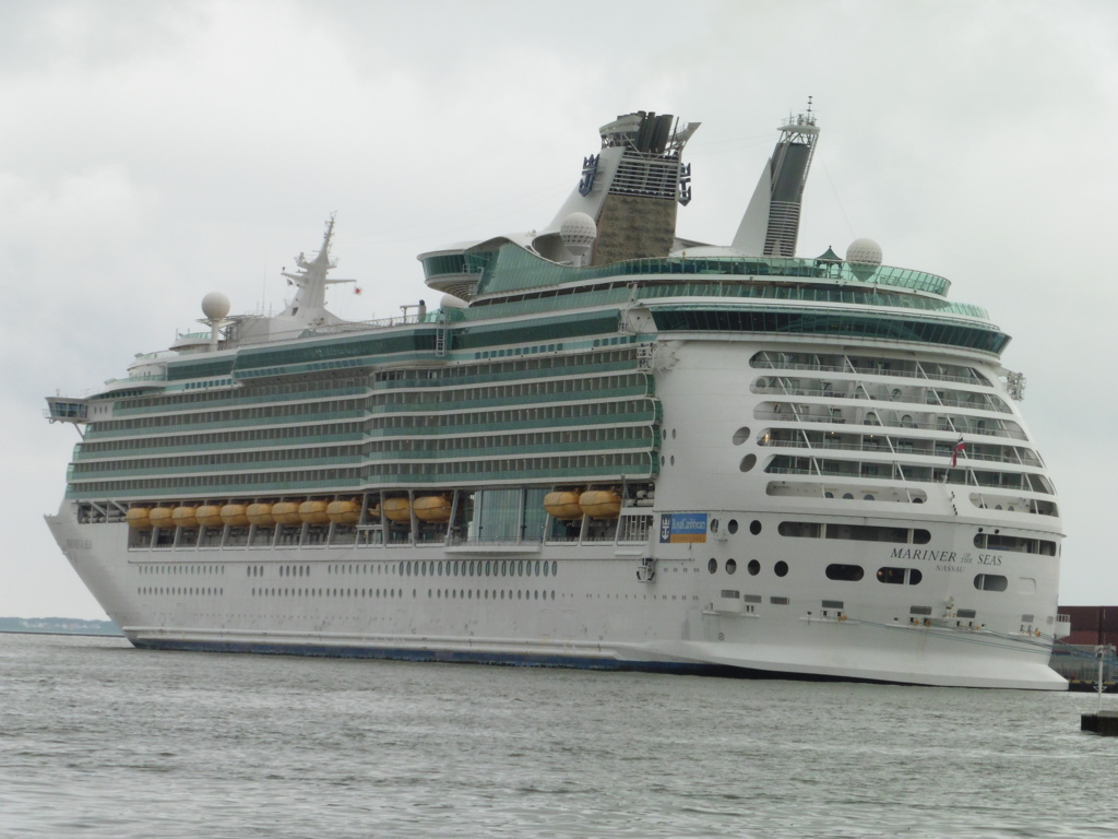 MARINER　OF　THE　SEAS　入港①