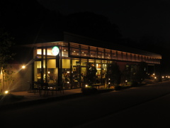 夜の大濠公園のカフェ②