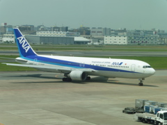 ANA　B767-300　JA605A到着