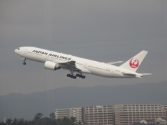 離陸　JAL　B777-200