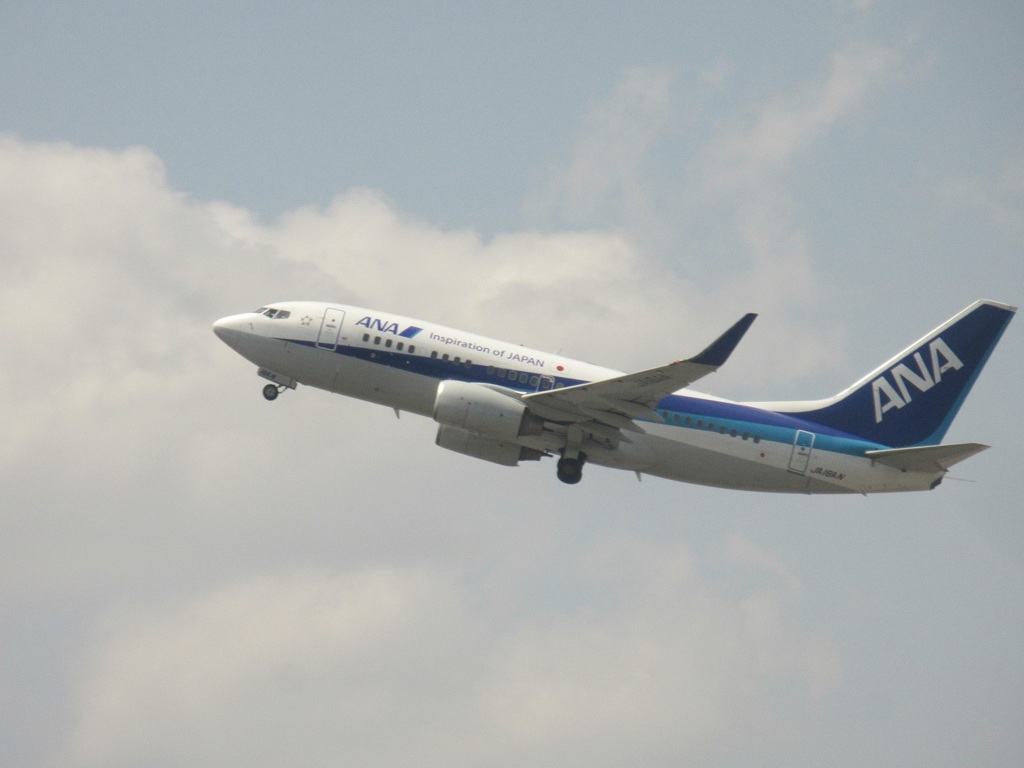 ANA  737-700  JA18AN