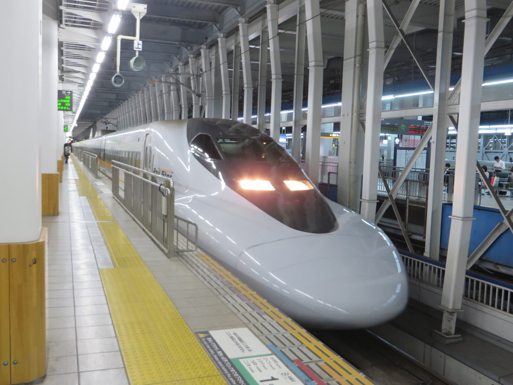 700系こだま博多駅到着