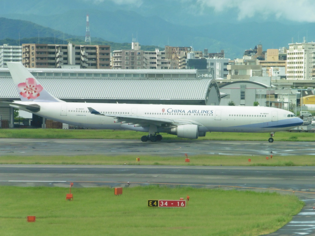 CHINA　AIRLINE　A330　B-18301