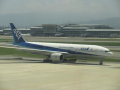 ANA　B777-200ER  JA745A到着