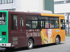街中を走る SLOW BRED