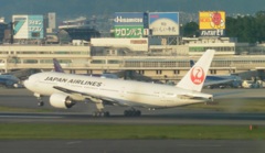 飛ぶＪＡＬ　B777-200