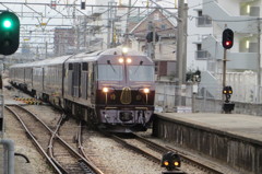 南福岡駅を通過する七つ星in九州②