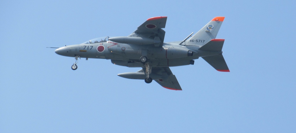 街角から眺めた機体③